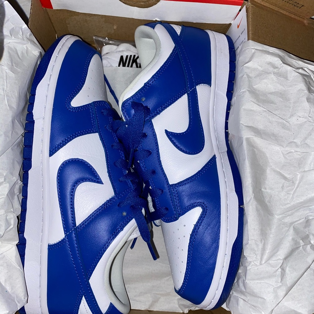 Kentucky dunks low size 8.5